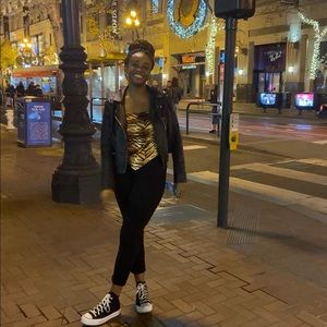 Meet your Posher, Dominique